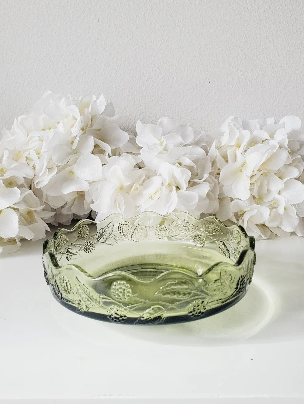 Vintage Elegant Mid-Century Green Glass Floral & Leaf Serving Bowl GUC